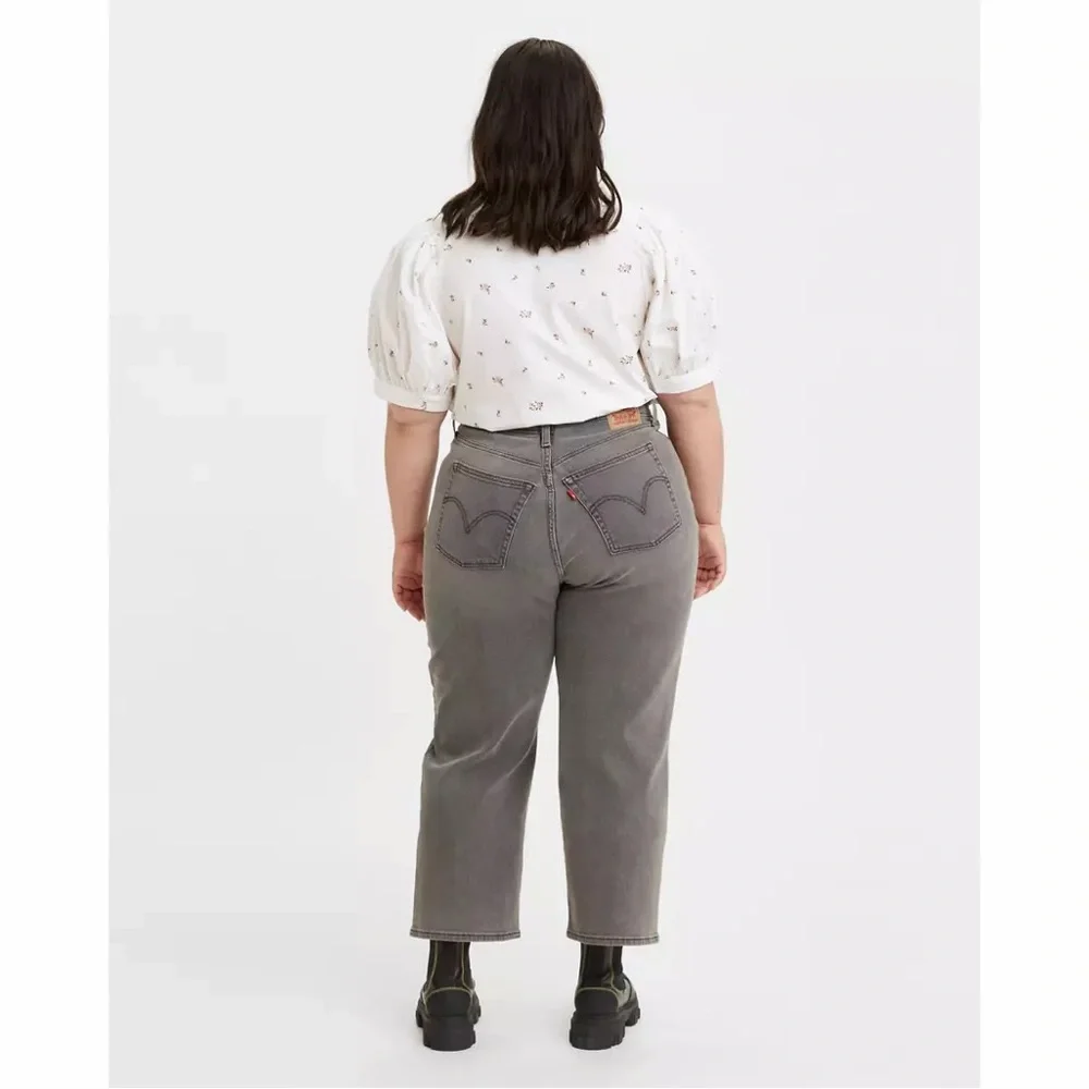 Levi’s Grey Ribcage Straight Ankle Jeans‎